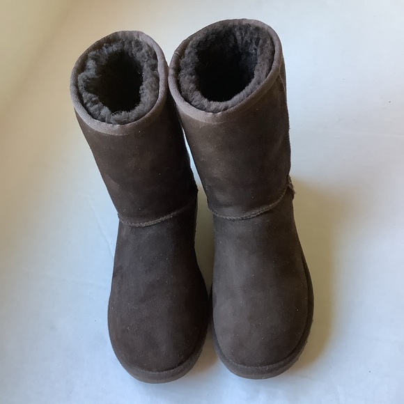 UGG Classic Short Chocolate Brown boots sz 6 - Picture 3 of 7